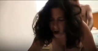 Kendini Aşan İzmirli Cuckold Çift…Koca Güzel Çekim Yapıyor Karısı Erkekle Sikişiyor